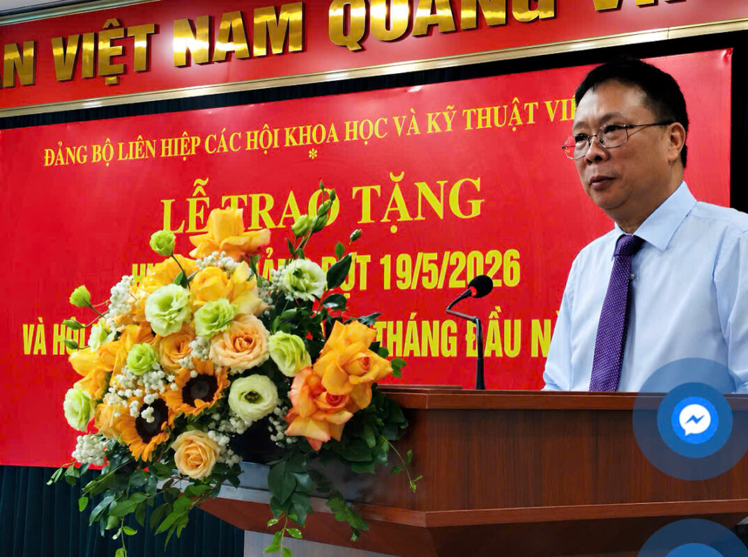 Đảng bộ Liên hiệp Hội Việt Nam sơ kết công tác 6 tháng đầu năm 2026, trao tặng Huy hiệu Đảng cho 14 đảng viên